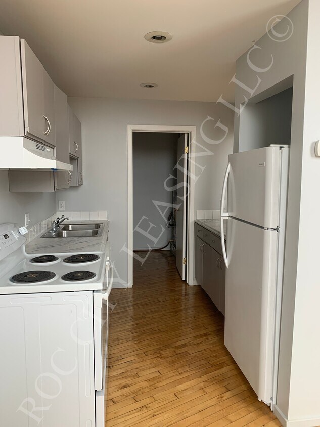 Primary Photo - 214-216-216 Andrews St