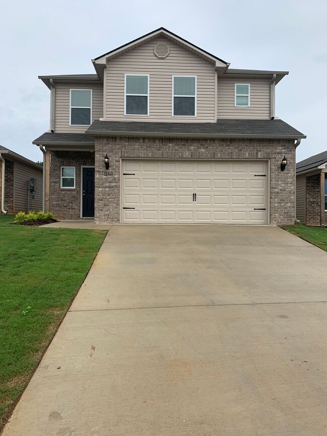 Building Photo - *Pre-leasing* Three Bedroom | Two Bath Hom...