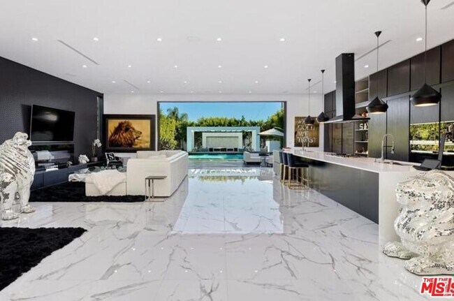 Foto del edificio - 9704 Cashio St