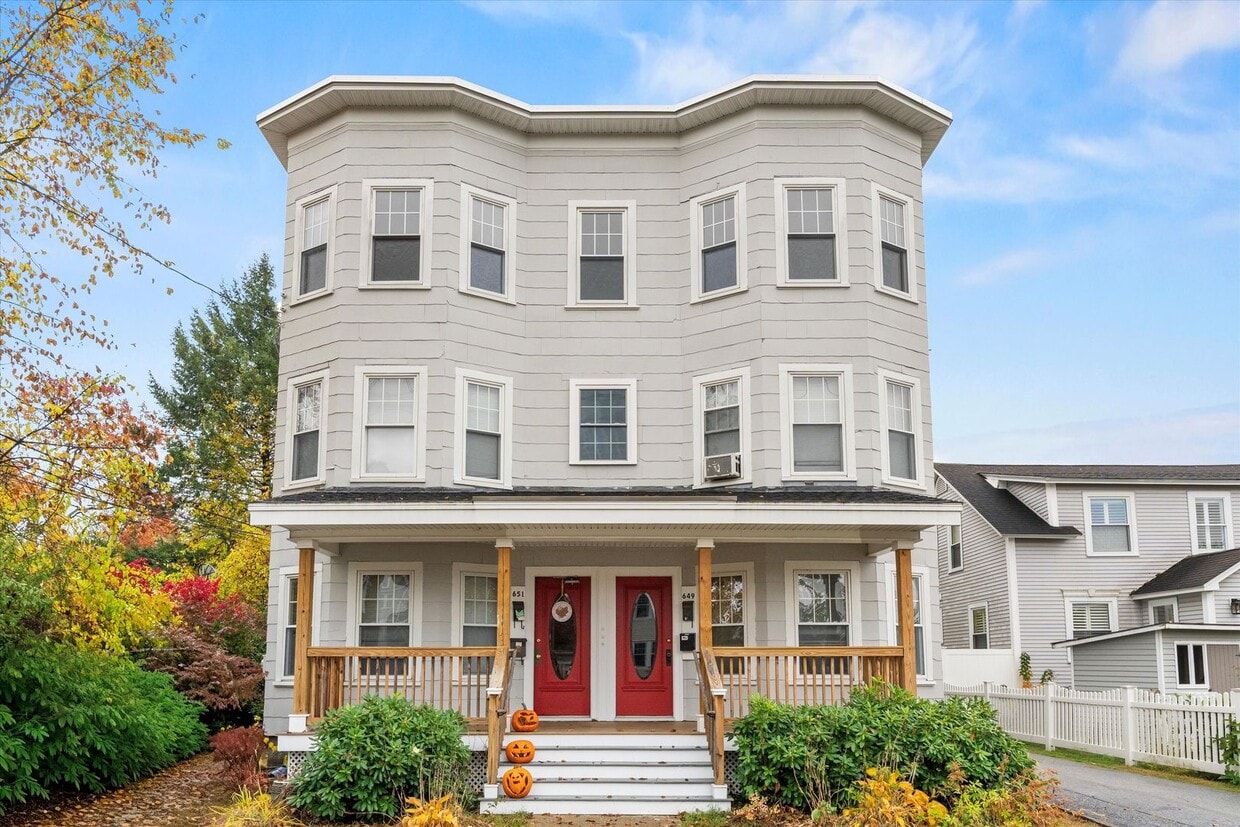 Primary Photo - 651 Lake Ave, #3, Manchester NH 03103