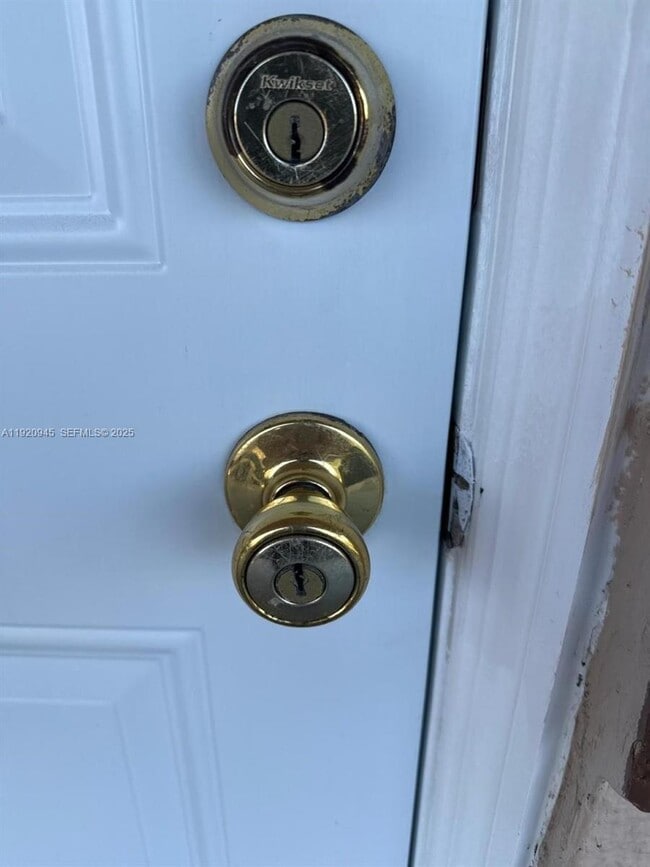 Foto del edificio - 631 NW 17th Ave