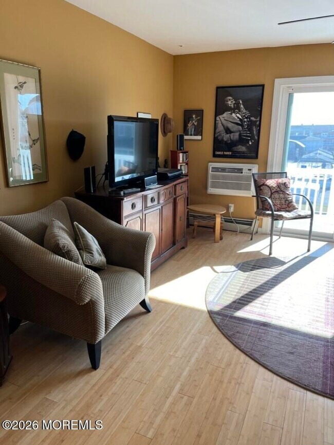 Foto del edificio - 709 Ocean Ave N