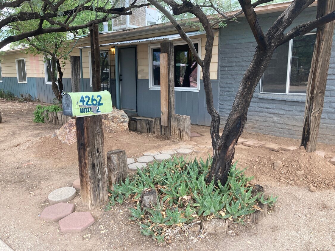 Primary Photo - 4262 N Reno Ave