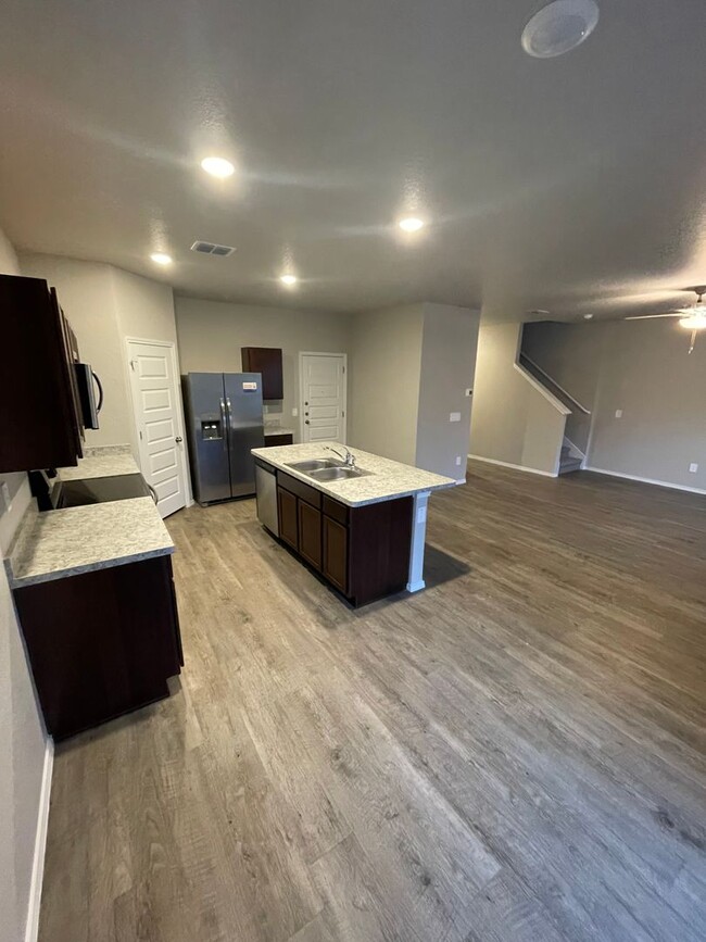 Building Photo - *Pre-leasing* Three Bedroom | Two and a Ha...