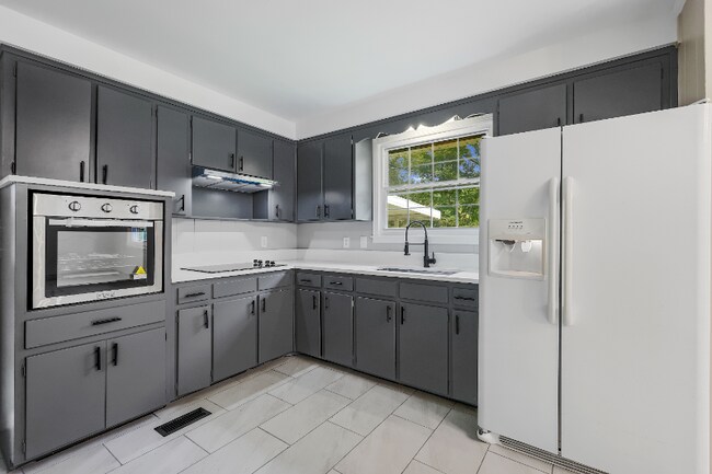 Foto del edificio - 1347 Gibson Dr