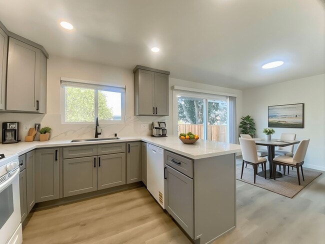 Building Photo - Modern 3BR/2BA Fremont Home with Stylish U...