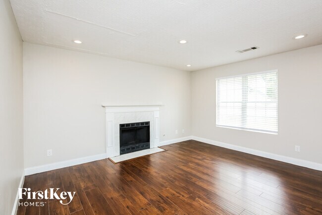 Building Photo - 7064 Saratoga Dr