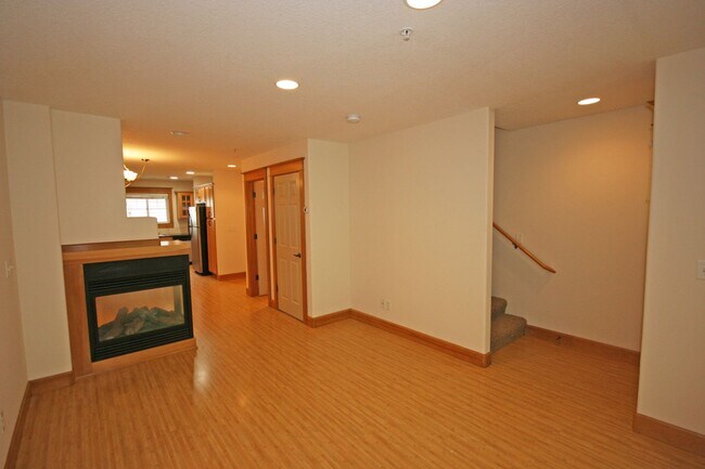 Foto del edificio - 3 bedroom 3.5 bath town home