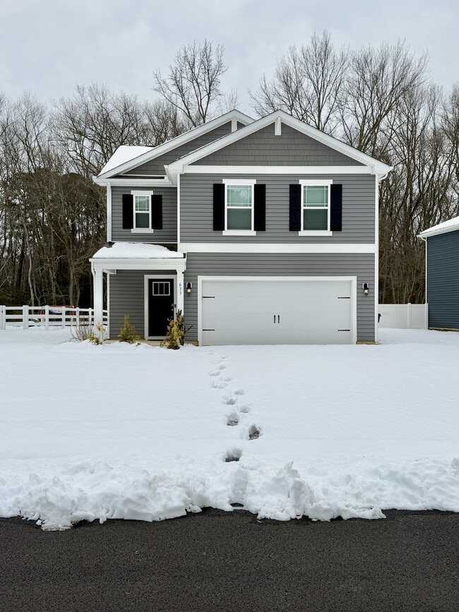 Building Photo - 633 Currant Cir