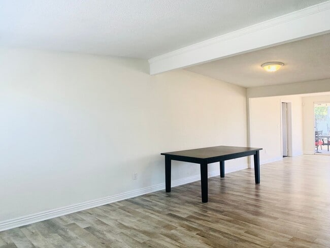 Building Photo - BEAUTIFUL 4 BEDROOM, 2 BATH SINGLE STORY HOME