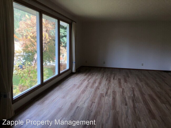 Foto del edificio - 3 br, 1 bath House - 123 Electric St.
