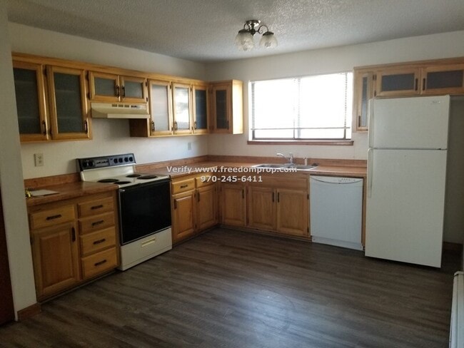 Building Photo - 558 1/2 Garfield Drive