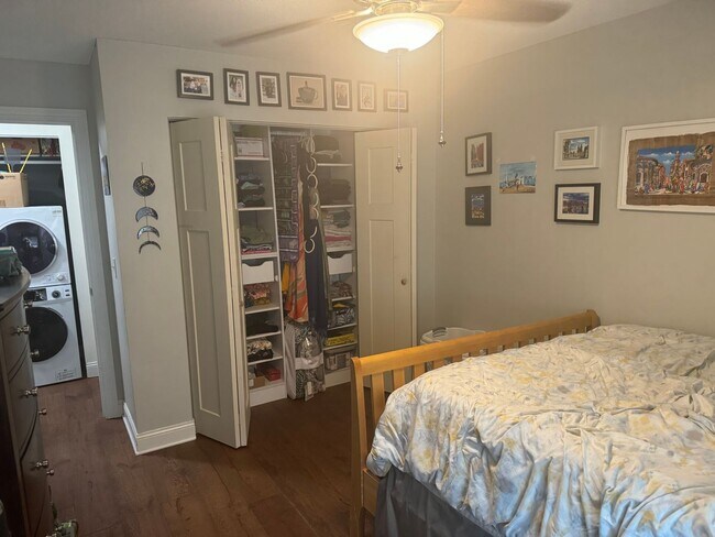 Foto del edificio - Gorgeous Modern Condo with Private Patio, ...