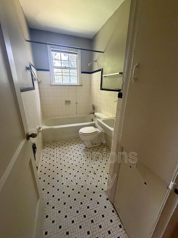 Building Photo - 2750 Mimosa St