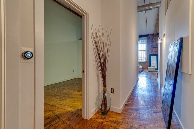 Foto del edificio - Amazing Germantown Loft in Historic Werthan Mills Lofts!