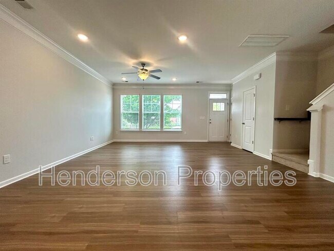 Foto del edificio - 512 Laurel Walk Ln