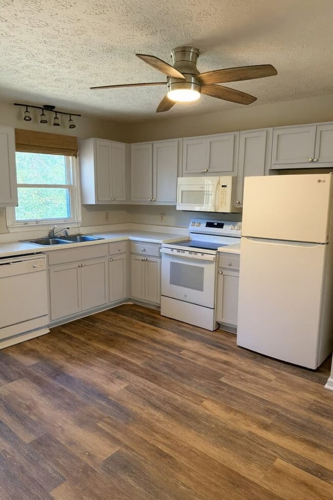 Building Photo - 111 Cash Ln