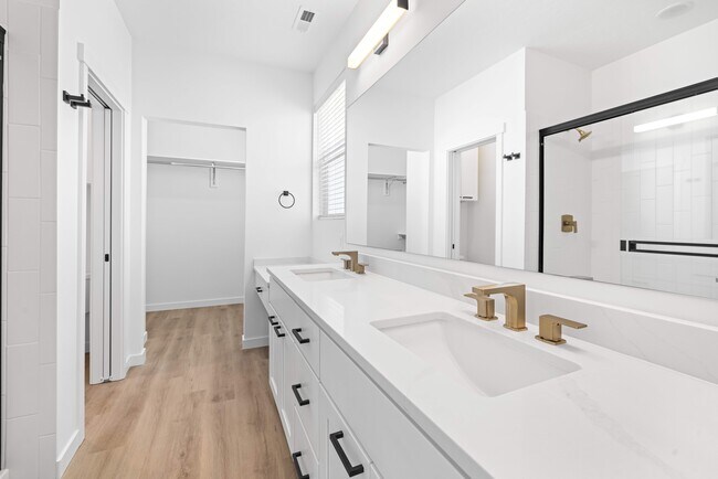 Foto del edificio - 4114 Hill Ln