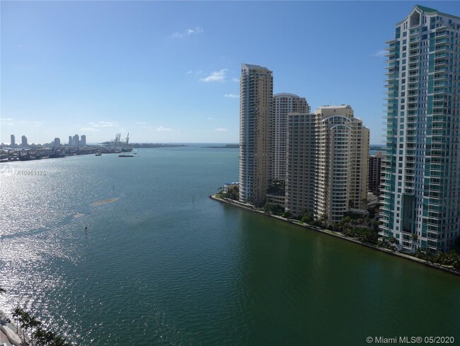 Building Photo - 300 S Biscayne Blvd