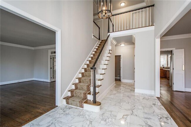 Building Photo - 1685 Brandon Hall Dr