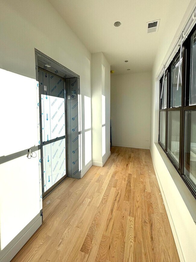 Foto del edificio - 2445 N Lincoln Ave