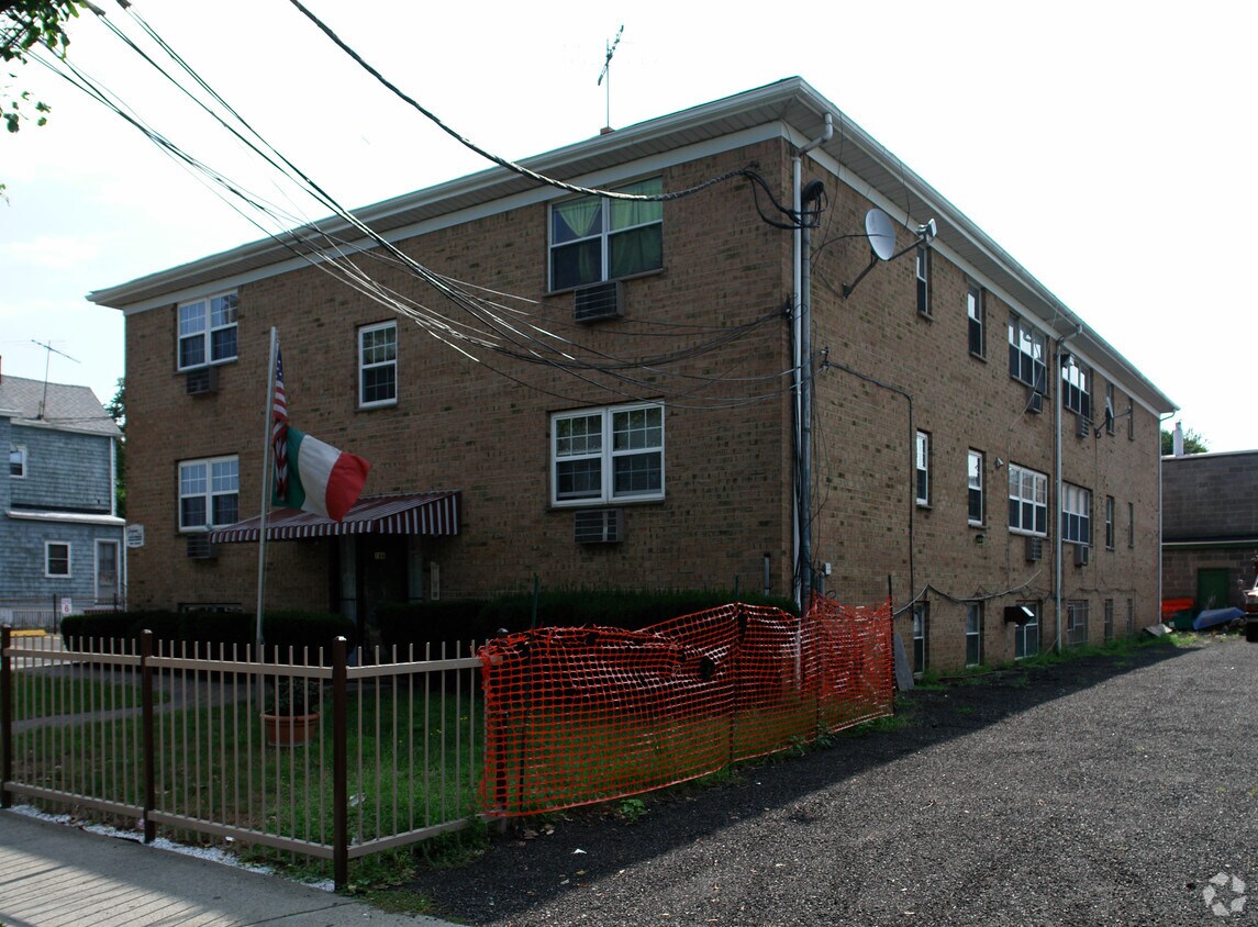 Building Photo - 166 Belmont Ave