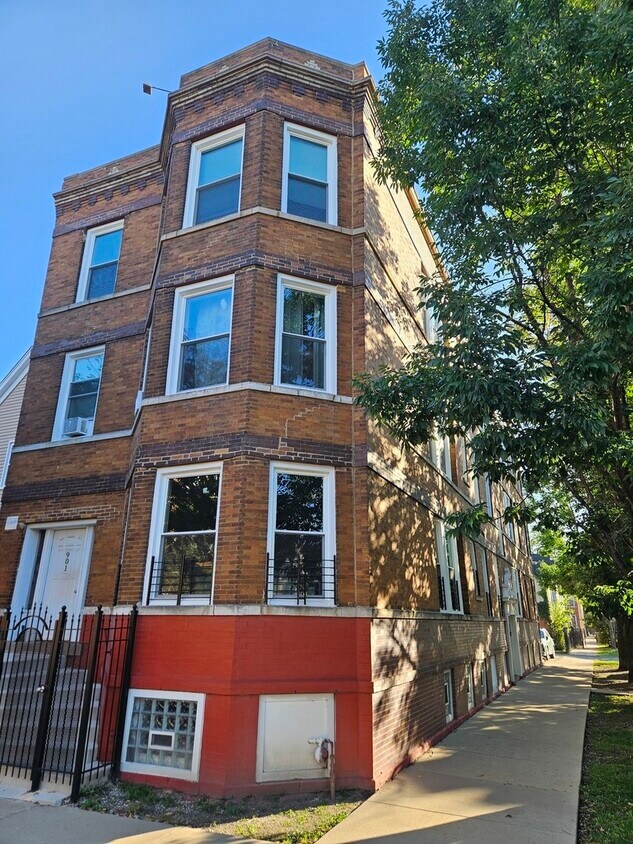 Foto principal - 901 N Francisco Ave