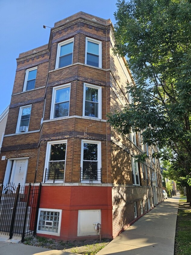 Primary Photo - 901 N Francisco Ave