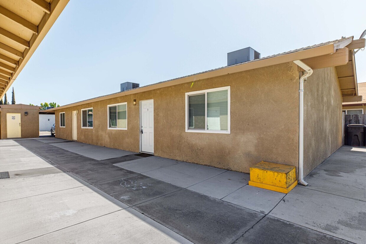 Primary Photo - Almond Ave