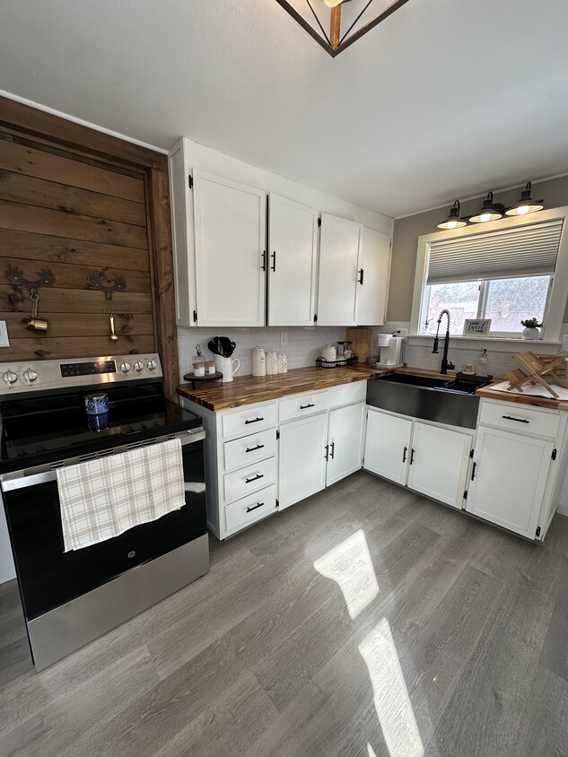 Kitchen - 562 S Main St