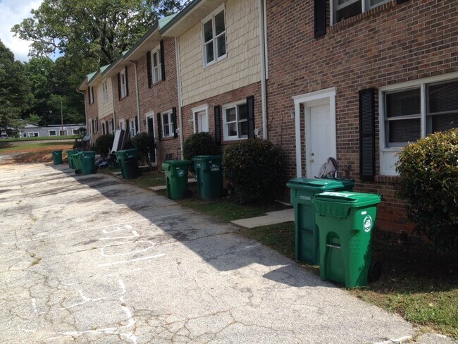 Foto del edificio - 2BR townhome move-in ready!