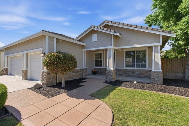 Building Photo - BEAUTIFULLY MAINTAINED SINGLE STORY HOME IN GREAT BRENTWOOD LOCATION!