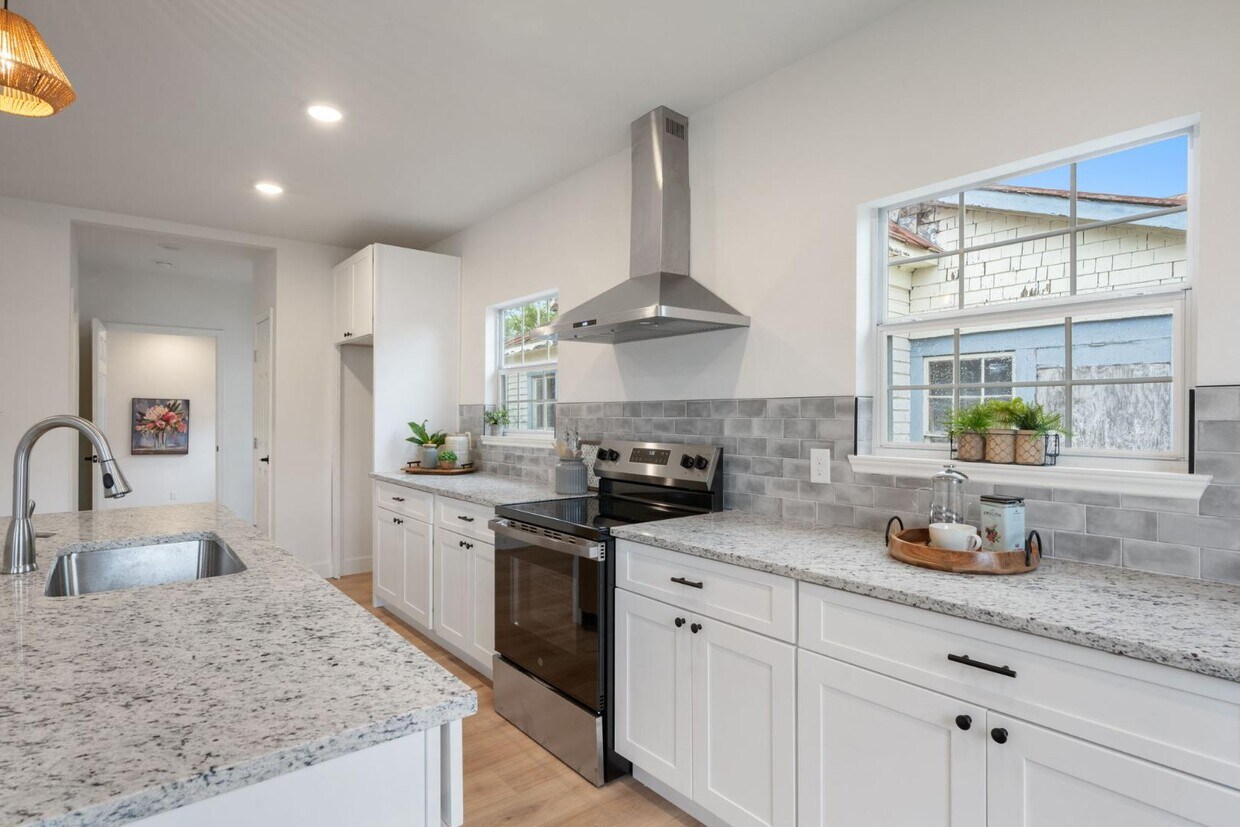 Photo - 2035 Martin Luther King Dr