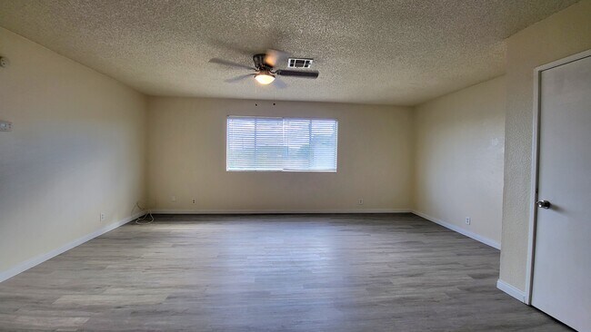 Building Photo - Merlayne Apartments