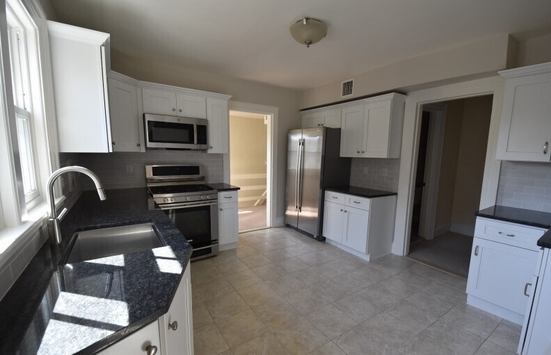 Kitchen - 92 Midland Ave