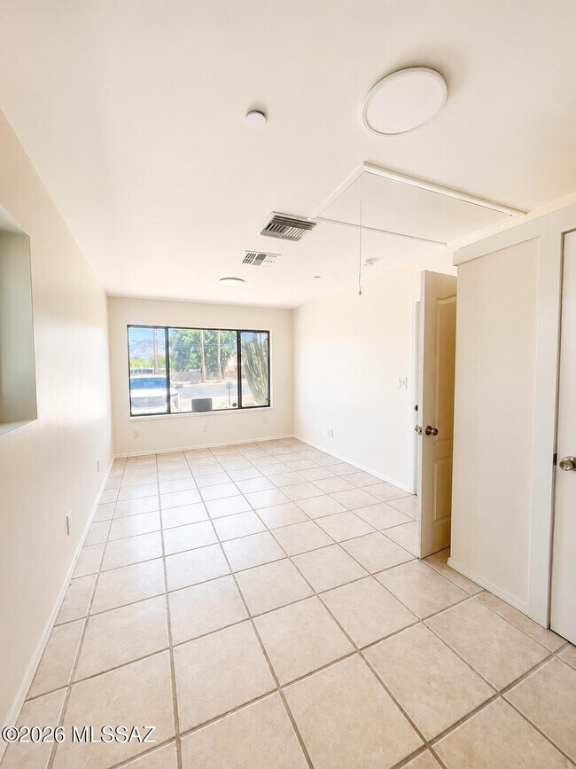 Foto del edificio - 6534 E Broadway Blvd