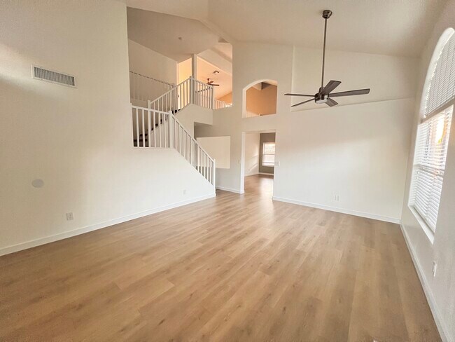 Foto del edificio - 2560 N Lindsay Rd
