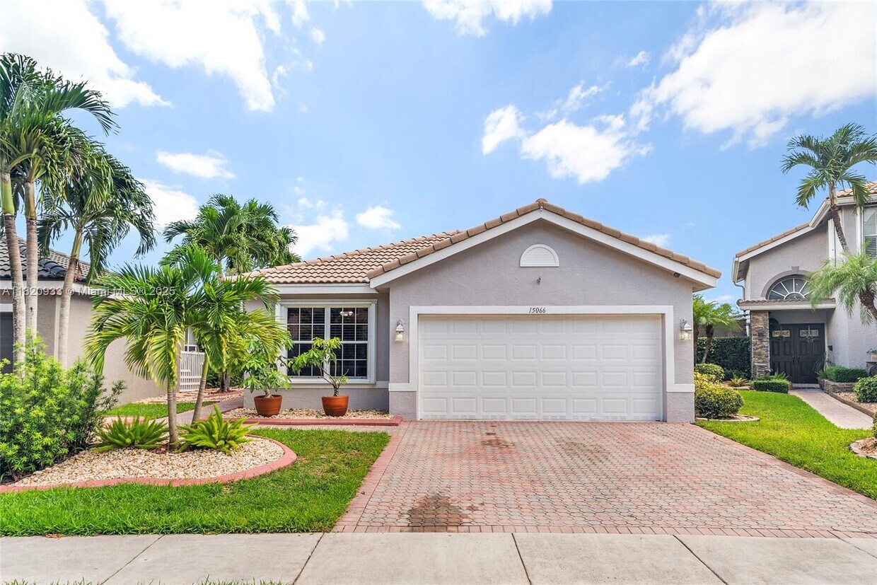 Foto principal - 15066 SW 22nd St