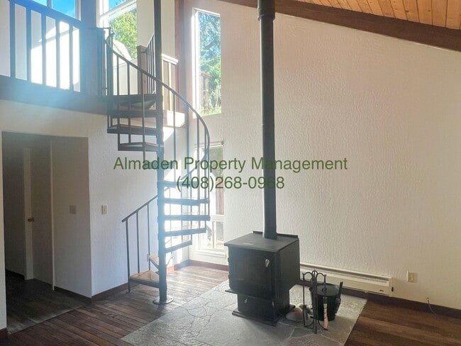 Foto del edificio - Remodeled Home in the Los Gatos Hills! Awa...