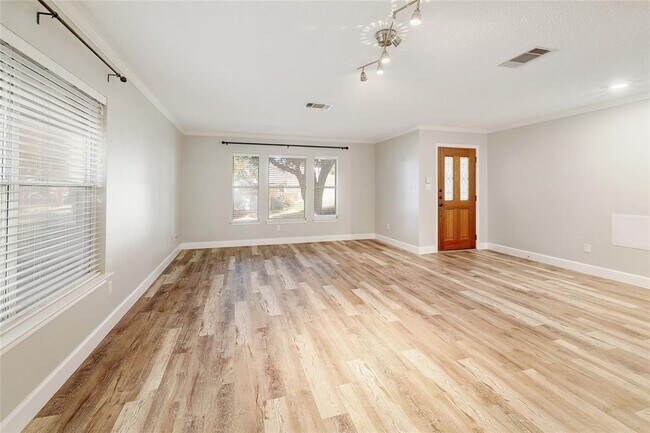 Building Photo - 10905 Claywood Dr