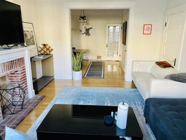 Building Photo - 3 bedroom in San Francisco CA 94123