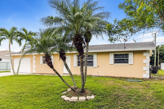 Building Photo - 750 SE Streamlet Ave