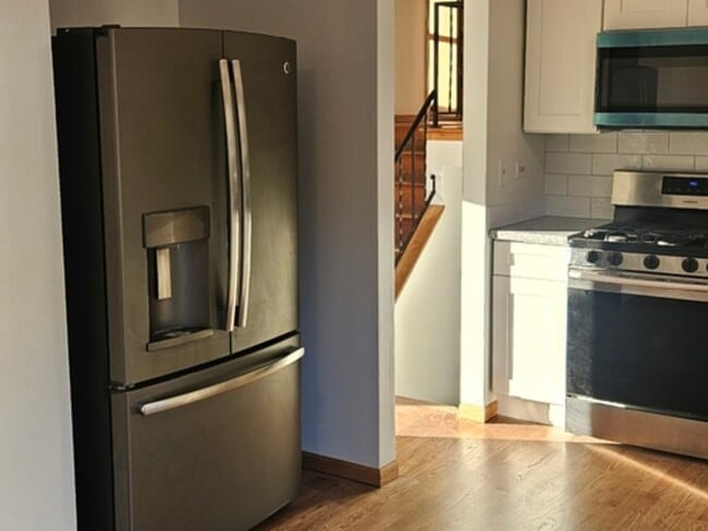 Building Photo - 1702 Knoll Ave