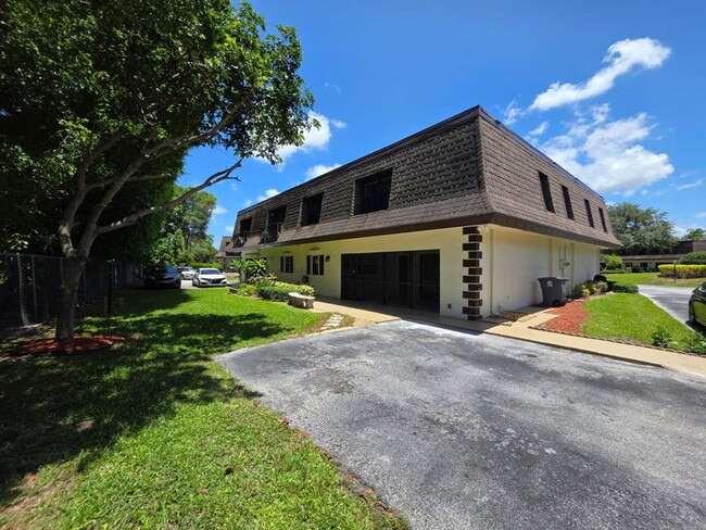 Photo - 9460 SW 61st Way House