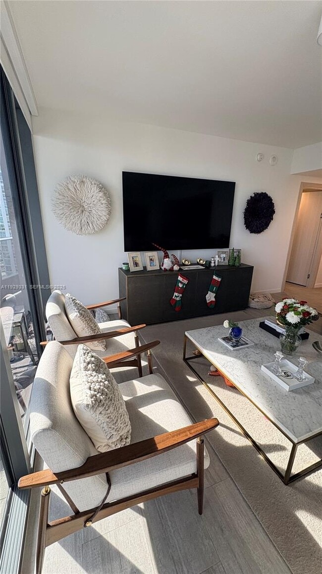 Building Photo - 1000 Brickell Plaza