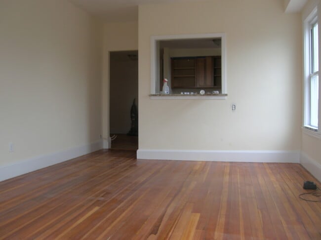 Building Photo - 520 Medford St