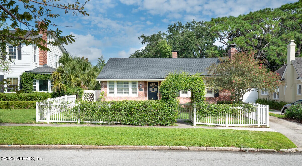 Primary Photo - 1611 River Oaks Rd