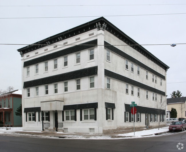 Building Photo - 348 Maria Ave