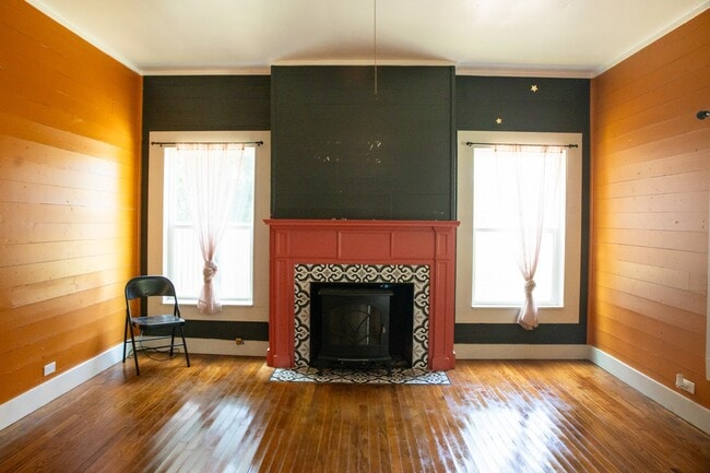 Building Photo - 617 S 5th St
