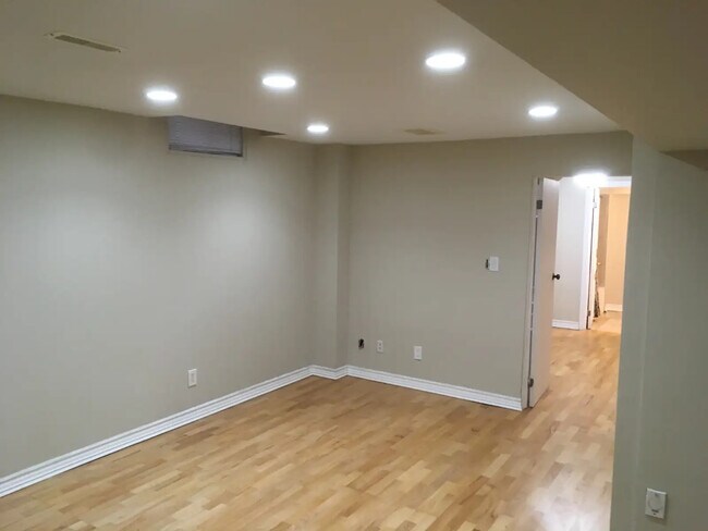 Building Photo - 9 Panda Ln